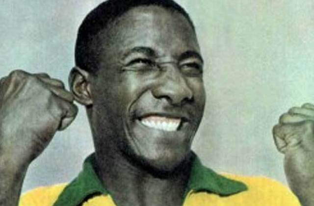 Djalma Santos (Brasil): 4 Copas do Mundo (1954, 1958, 1962 e 1966).