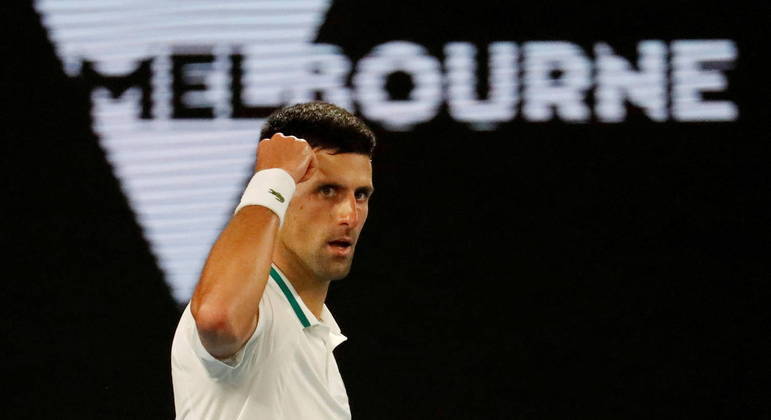 Djokovic ainda pode ser deportado, mas foi incluído em sorteio do Aberto da Austrália
