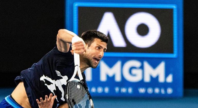 Novak Djokovic foi impedido de competir no Australian Open, em janeiro deste ano