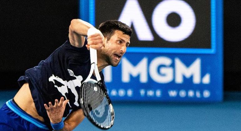 Sem exigência de vacinação, Djokovic poderá jogar em Wimbledon
