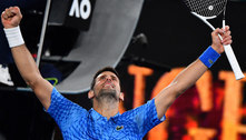 Sem vaias, Djokovic vence em retorno ao Aberto da Austrália após deportação por falta de vacina