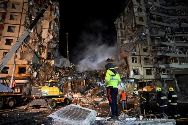 Um atentado em meados de janeiro em Dnipro deixou mais de 200 apartamentos destruídos. Ao término das operações de resgate, o governo ucraniano anunciou que pelo menos 45 pessoas morreram, enquanto outras 20 permaneceram desaparecidas