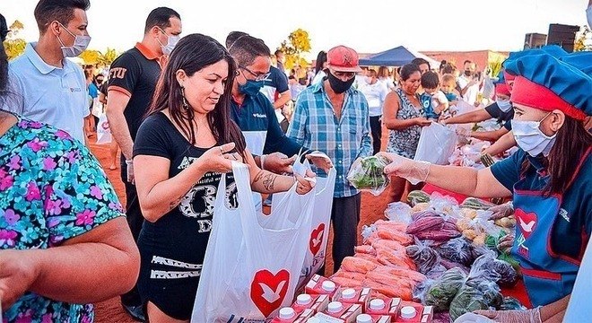 Universal mobilizou seus programas sociais para atender pessoas afetadas pela crise