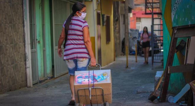 Dez mil cestas básicas já foram entregues aos moradores da comunidade