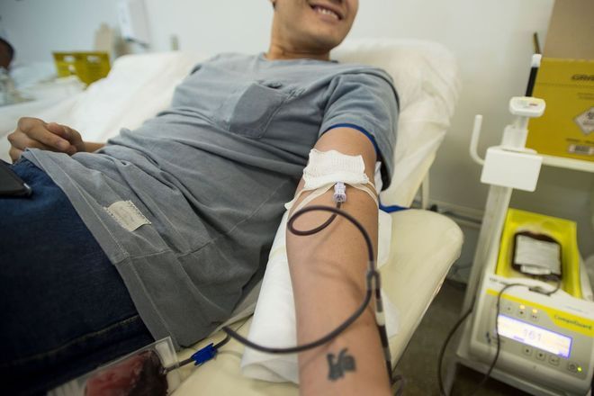 Por que pessoas que tenham feito endoscopias nÃ£o podem doar sangue?Â Odila afirma que pacientes que tenham feito endoscopia devem esperar seis meses para que possam fazer uma doaÃ§Ã£o sanguÃ­nea, pois o material do exame nÃ£o Ã© descartÃ¡vel e tem higienizaÃ§Ã£o complexa, o que, por menores que sejam as chances, podem propiciar a transmissÃ£o de hepatite C