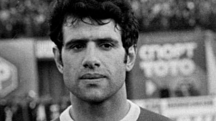 Dobromir Zhechev (Bulgária): 4 Copas do Mundo (1962, 1966, 1970 e 1974).