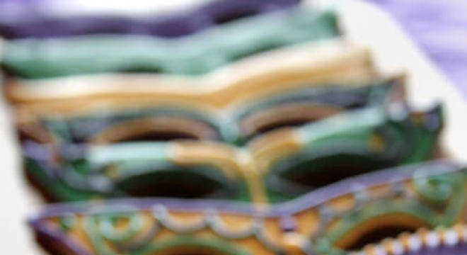 Doces para festa de máscara colorida e divertida