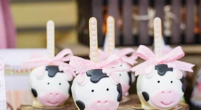 docinho em formato de vaquinha para festa da fazendinha Foto Lary Decore