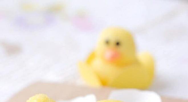 docinhos em formato de pintinho para festa infantil fazendinha Foto Doce Gutta