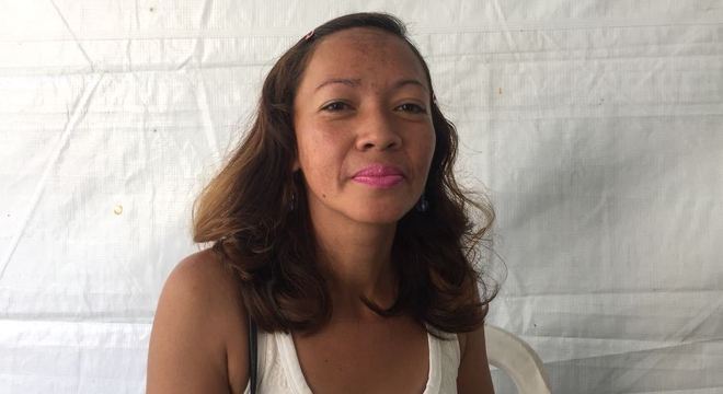 Vendedora Andreia de Oliveira vive sem documentos há 17 anos
