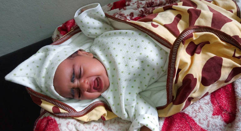Hemen Hagos, criança etíope de 1 mês e meio internada com coqueluche