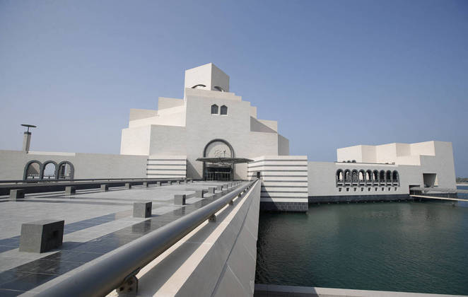 A arquitetura do Catar é um evento à parte. Com construções robustas e luxuosas, o país oferece aos visitantes cultura e conhecimento em locais como o Museu de Arte Islâmica (na foto). Além dele, outros locais se tornaram pontos turísticos famosos em Doha, justamente pela diversidade arquitetônica e expressão cultural
