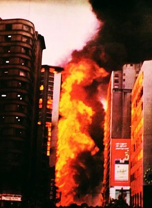 Dois anos antes do incêndio no Joelma, em 24/2/1972, 16 pessoas morreram e 320 ficaram feridas num incêndio no edifício Andraus, também em São Paulo. 
