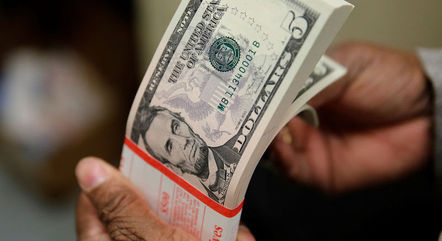 Dólar é cotado a R$ 5,48 na manha desta segunda-feira