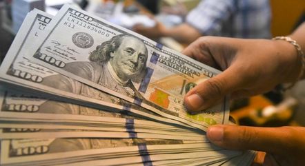 O dólar à vista fechou o dia cotado a R$ 4,8891 na venda