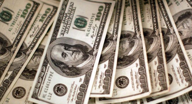 Às 10h40, dólar comercial recuava 0,55%, para R$ 4,0111