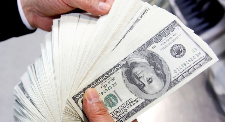 Cotação do dólar atingiu R$ 4,97 na máxima, mas ao longo do dia caiu para R$ 4,942