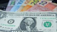 Dólar fecha a semana abaixo de R$ 5. É o momento de comprar a moeda?