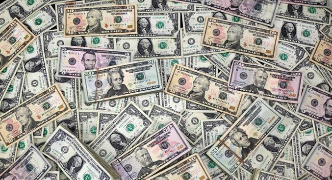 Dólar fechou a véspera no maior patamar desde 23 de janeiro