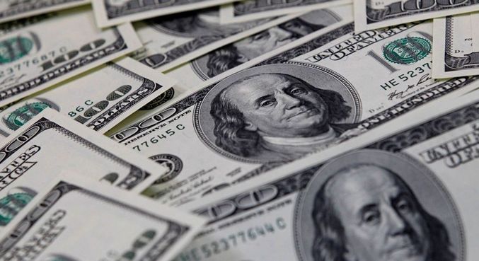 Dólar opera no menor nível desde o fim de agosto