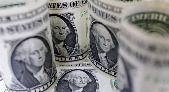 Dólar à vista fecha em nova queda, abaixo de R$ 5