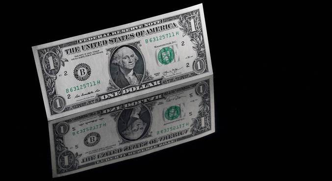 Dólar abre a semana com baixa de 0,07%