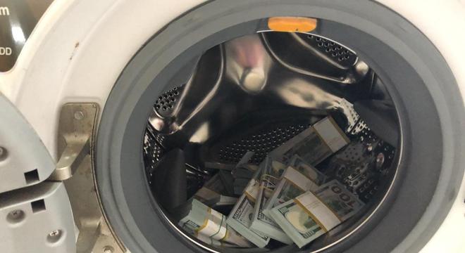 Investigadores encontraram boa quantidade de dinheiro em máquina de lavar