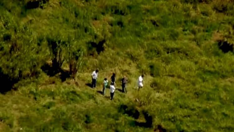 Victoria se perdeu, sozinha, em meio às trilhas do extenso terreno da fazenda. Os responsáveis acadêmicos, ao ficarem sabendo da situação, colocaram os próprios alunos para procurá-la. Em seguida, a polícia entrou em ação 