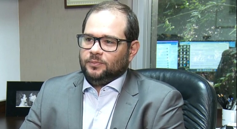O casal vivia em união estável, que para a Justiça se
configura da mesma forma que um casamento. O advogado criminalista Caio Fonseca
relata que os dois podem responder por crimes de invasão de dispositivo: 