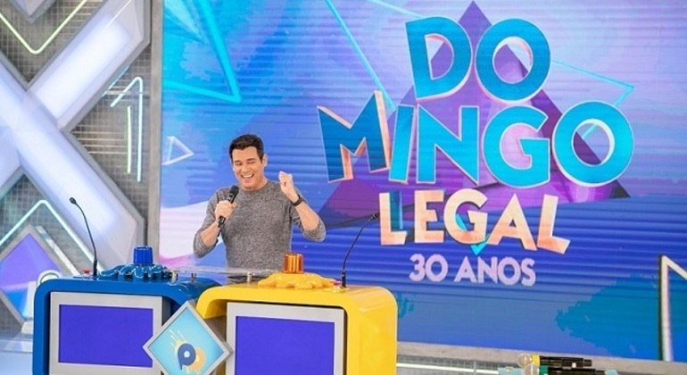 Celso Portiolli comandou a festa dos 30 anos do "Domingo Legal"