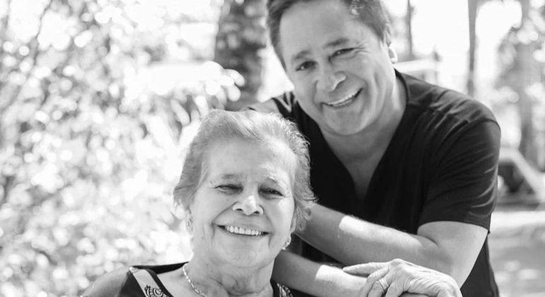 Cantor publicou homenagem para a mãe nas redes sociais