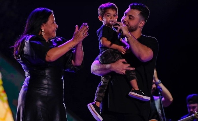 Após os ataques, dona Ruth — mãe de Marília — saiu em defesa de Huff, com quem mantém um bom relacionamento e divide a guarda do pequeno Léo. 