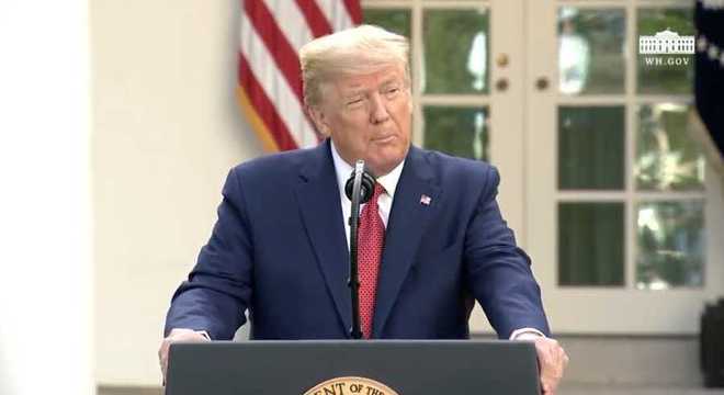 Presidente Donald Trump durante coletiva de imprensa neste domingo