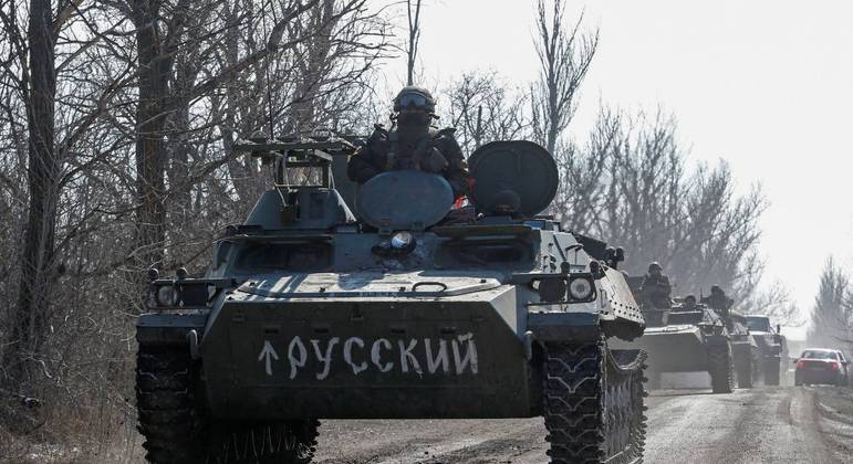 Tanques de guerra na região de Donbass, na Ucrânia