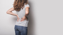 Dor nas costas pode ser sintoma de doença reumática crônica. Entenda
