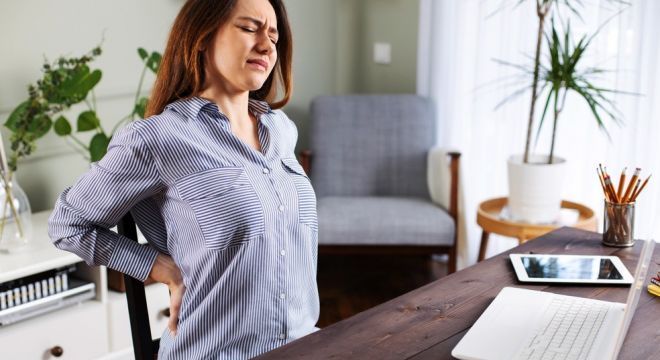 Dores nas costas: como evitar o problema durante o home office