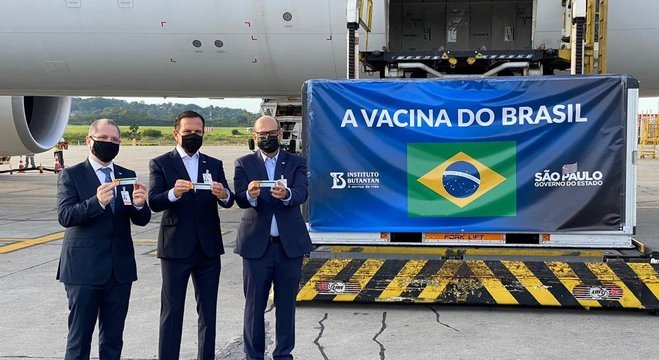 Insumos para produção da Coronav chegaram nesta manhã em São Paulo

