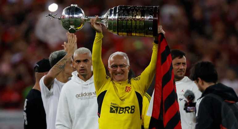Dorival,  campeão da Libertadores. Apesar da dispensa do Flamengo, chega em outro patamar no Morumbi