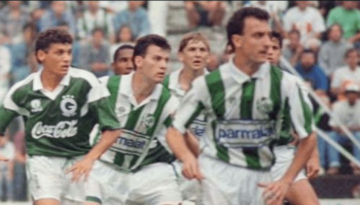 Dorival atuou como volante entre 1982 e 1999 utilizando apenas o nome Júnior. Vestiu a camisa de mais de dez clubes, entre eles Palmeiras e Grêmio. Seus principais títulos foram o Campeonato Gaúcho de 1993, pelo Tricolor, e a Série B do Brasileirão de 1994, pelo Juventude - Foto: Reprodução