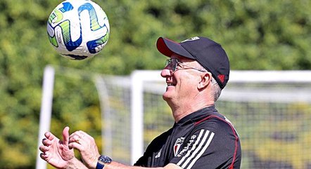 Dorival Jr. em treino pelo São Paulo