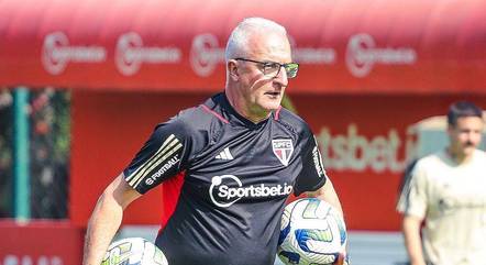 Dorival Junior em treino pelo São Paulo