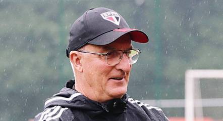 Dorival em treino pelo São Paulo