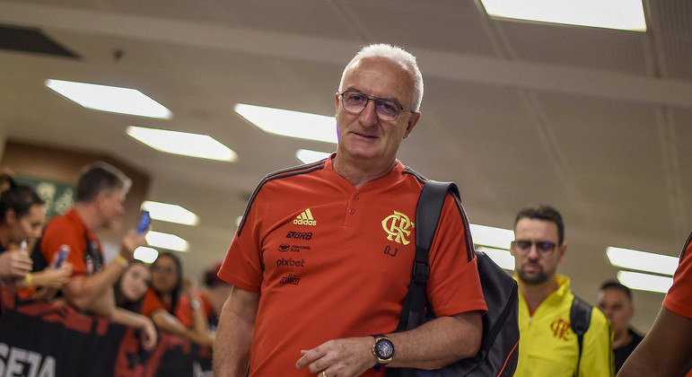 Dorival Júnior na chegada ao Maracanã
