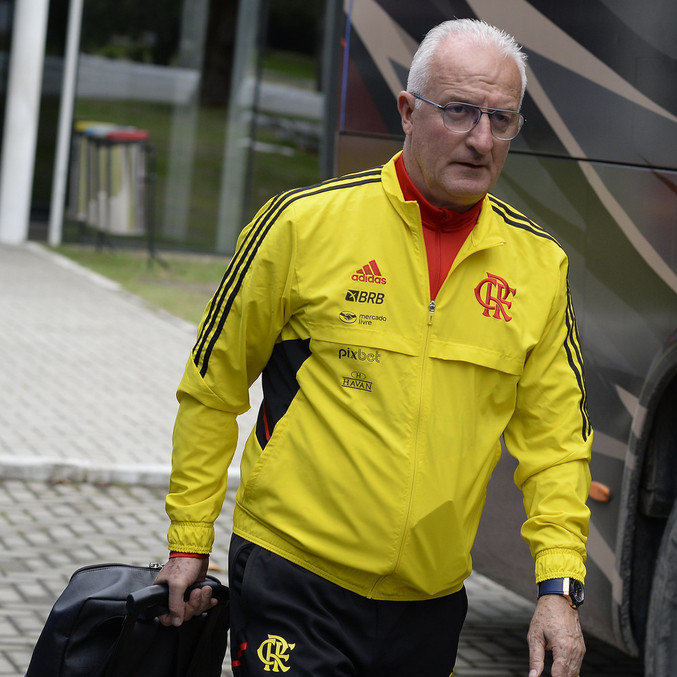 Dorival, na saída do Flamengo para a Argentina
