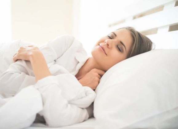 Dormir uma sesta de cerca de 20 minutos, ainda que seja oito horas após ter acordado, é mais benéfico do que continuar a dormir mais 20 minutos de manhã. Desfrutada durante o dia, pode melhorar a capacidade de aprendizagem. 