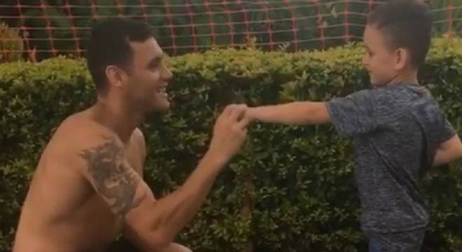 Brose compartilhou vídeo com o filho em seu Instagram