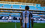 A imagem contrastou com a daquele menino sonhador que voltava para casa, quando assinou com o Grêmio