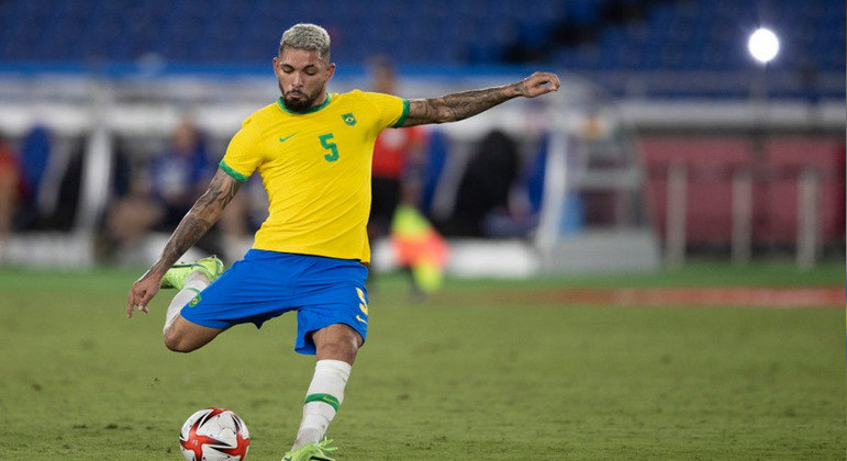 DOUGLAS LUIZ - Presente na Copa América, teve atuação segura no decorrer dos Jogos Olímpicos. Tende a ganhar mais espaço, embora lide com a concorrência de Casemiro.