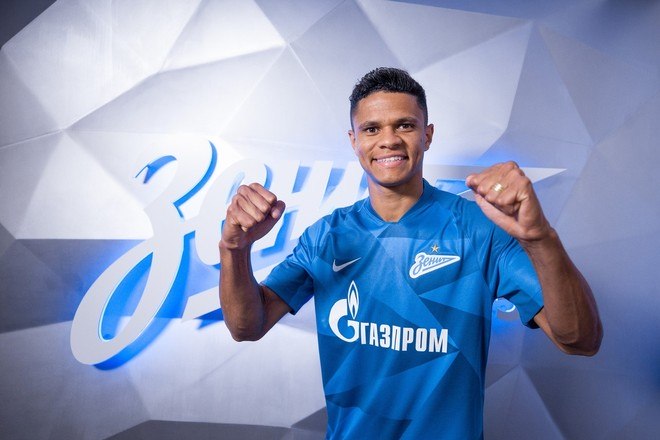 Douglas SantosMais um campeão olímpico na lista. Revelado pelo Náutico, viveu grande fase no Atlético-MG. Vendido ao Hamburgo, foi rebaixado junto com Walace. No início da temporada, foi para o Zenit, da Rússia, onde é titular, mas sem muito brilho