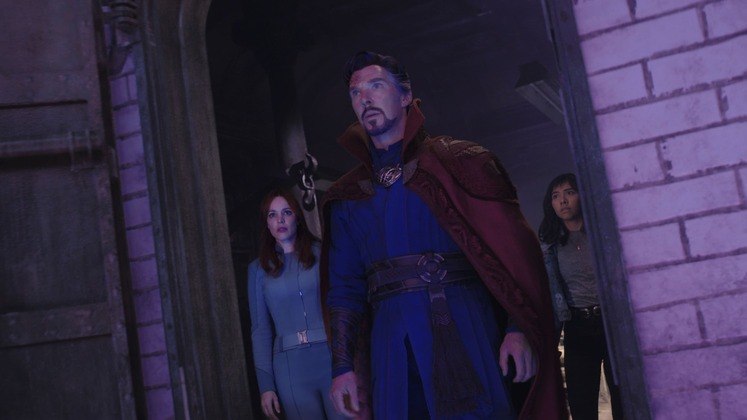 Doutor Estranho no Multiverso da Loucura — estreia em 5 de maioCertamente uma das superproduções mais esperadas do ano, Doutor Estranho 2 promete ser um ponto de virada nos filmes da Marvel, agora que o famoso Multiverso está aberto. Benedict Cumberbatch interpreta mais uma vez o poderoso feiticeiro, e o filme ainda tem a queridinha Elizabeth Olsen como a Feiticeira Escarlate. Com diversos boatos de participações especiais, o longa desperta a curiosidade dos fãs 